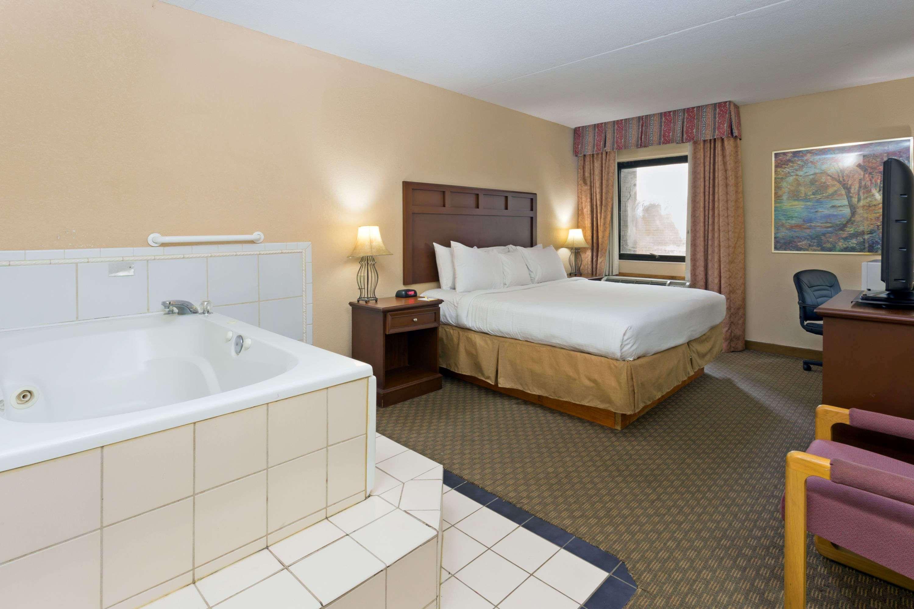 Days Inn & Suites By Wyndham Northwest Indianapolis Exteriér fotografie