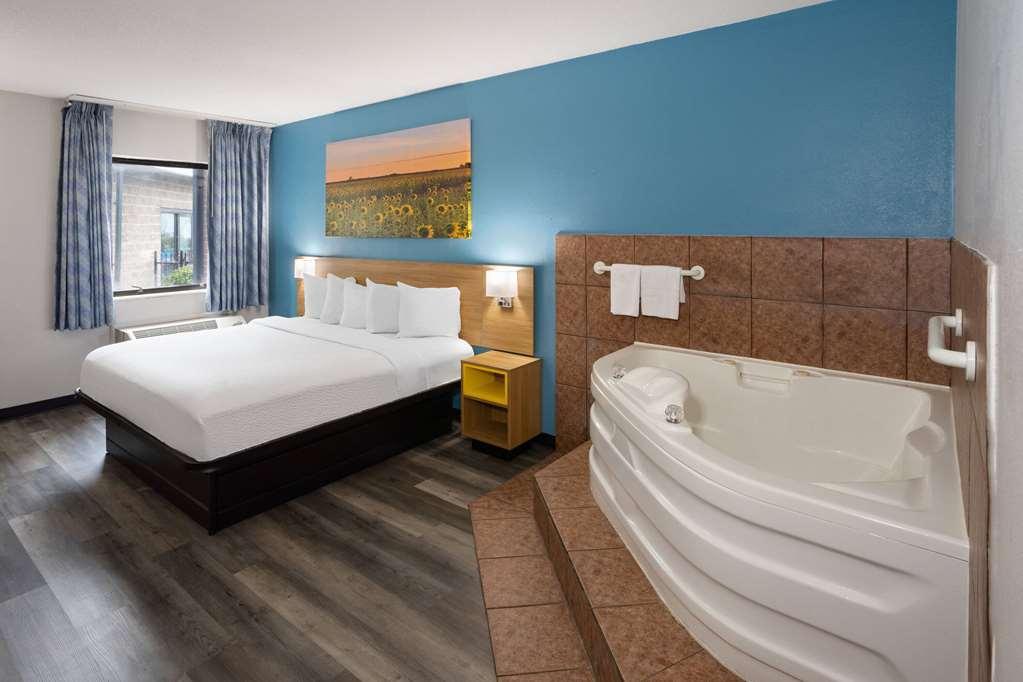 Days Inn & Suites By Wyndham Northwest Indianapolis Pokoj fotografie
