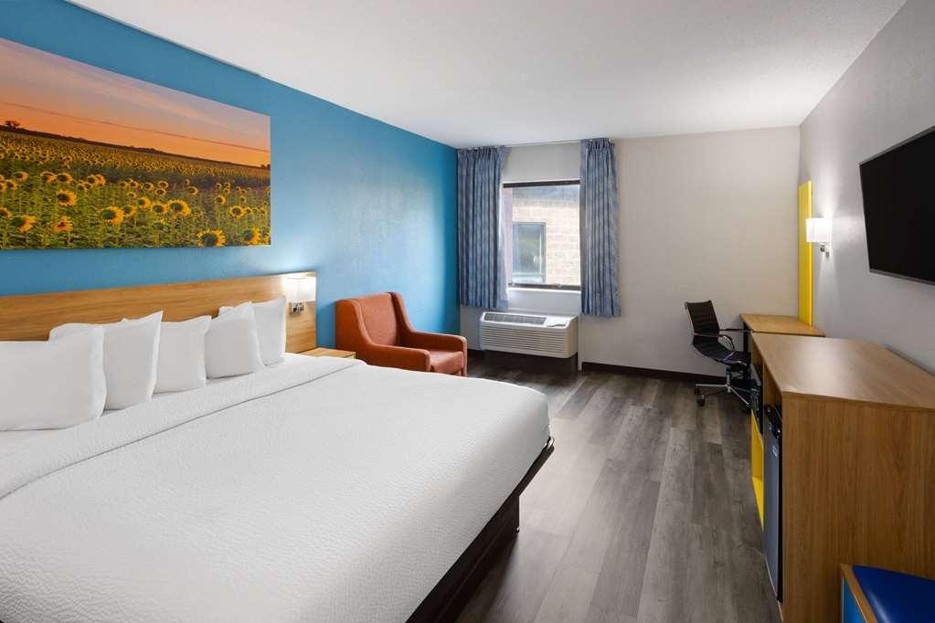 Days Inn & Suites By Wyndham Northwest Indianapolis Pokoj fotografie