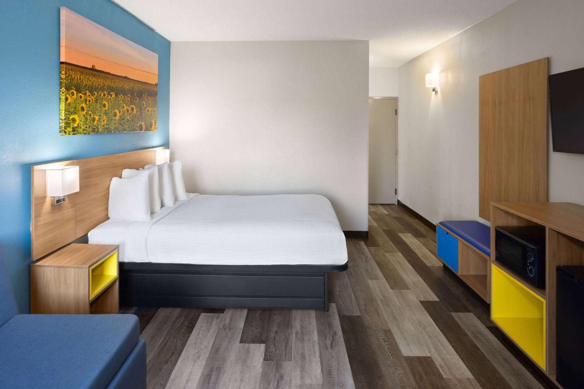Days Inn & Suites By Wyndham Northwest Indianapolis Exteriér fotografie