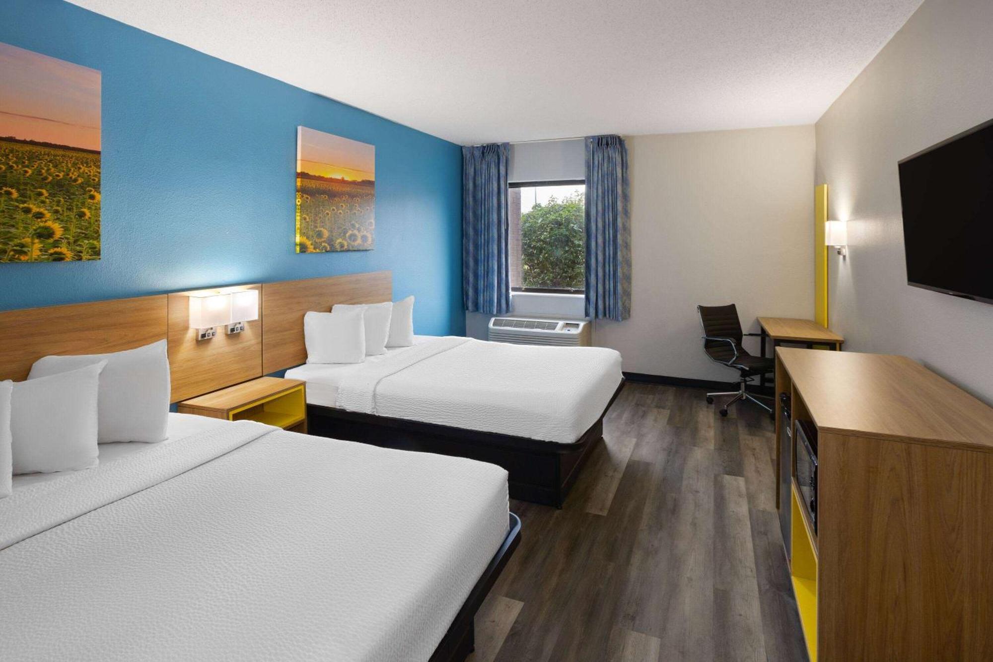 Days Inn & Suites By Wyndham Northwest Indianapolis Exteriér fotografie